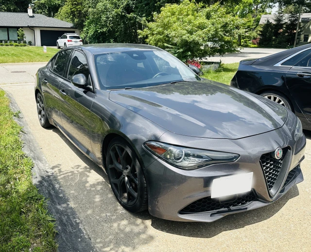 2020 Alpharomeo Giulia, šedá, 74 000 km, dovoz Kanada — foto 1