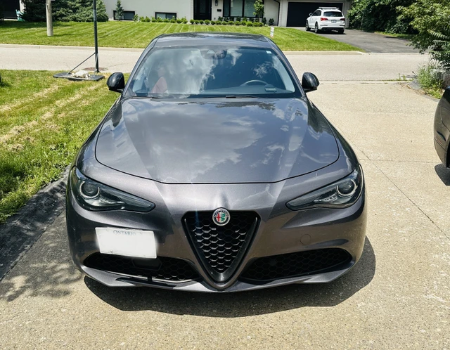 2020 Alpharomeo Giulia, šedá, 74 000 km, dovoz Kanada — foto 2 z 5