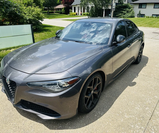 2020 Alpharomeo Giulia, šedá, 74 000 km, dovoz Kanada — foto 3 z 5