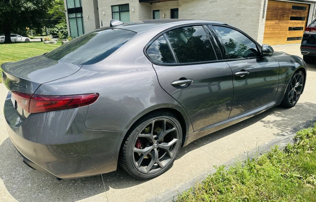2020 Alpharomeo Giulia, šedá, 74 000 km, dovoz Kanada — foto 5 z 5