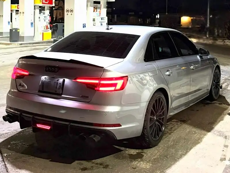 2017 Audi A4 Technik, stříbrná, 170 000 km, dovoz Kanada — foto 5 z 5