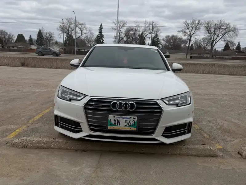 2018 Audi A4 Progressiv, bílá, 150 000 km, dovoz Kanada — foto 11 z 12