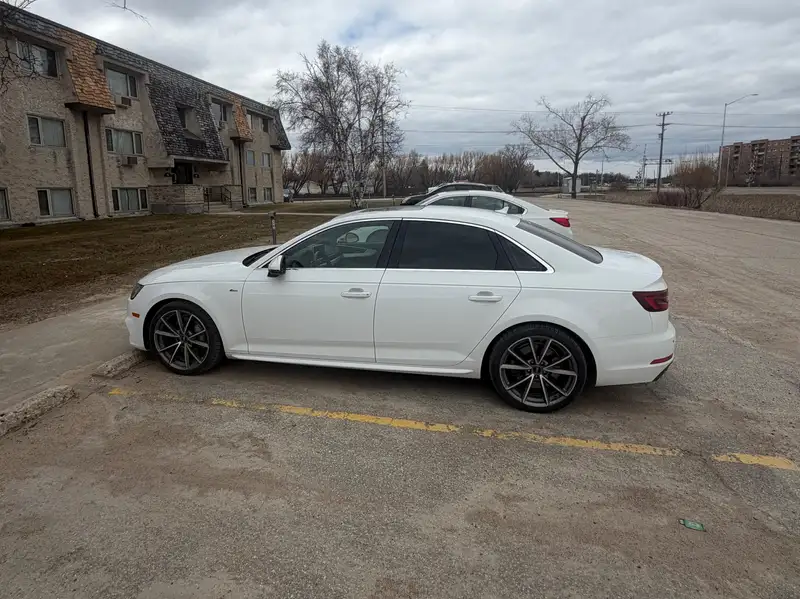 2018 Audi A4 Progressiv, bílá, 150 000 km, dovoz Kanada — foto 3 z 12