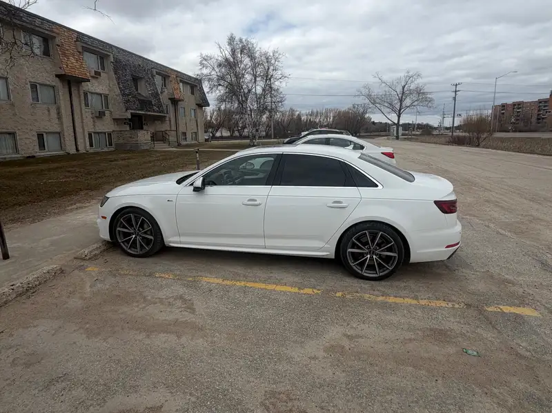 2018 Audi A4 Progressiv, bílá, 150 000 km, dovoz Kanada — foto 4 z 12