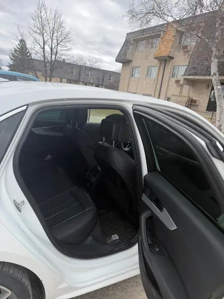 2018 Audi A4 Progressiv, bílá, 150 000 km, dovoz Kanada — foto 6 z 12