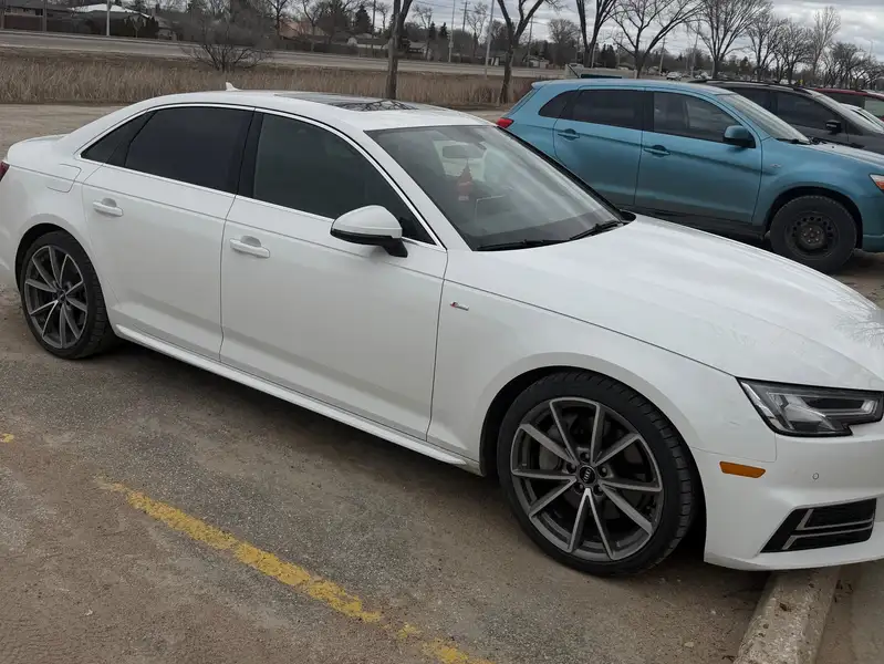 2018 Audi A4 Progressiv, bílá, 150 000 km, dovoz Kanada — foto 9 z 12