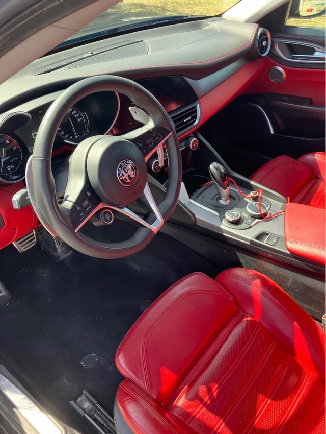2017 Alpharomeo Giulia, černá, 156 055 km, dovoz Kanada — foto 2 z 5