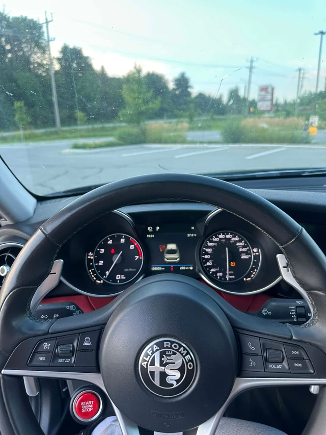 2017 Alpharomeo Giulia, černá, 156 055 km, dovoz Kanada — foto 3 z 5
