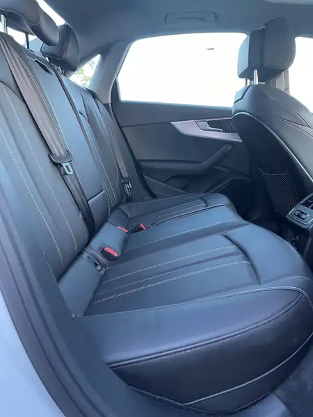 2020 Audi A4 Technik, bílá, 59 000 km, dovoz Kanada — foto 7 z 10