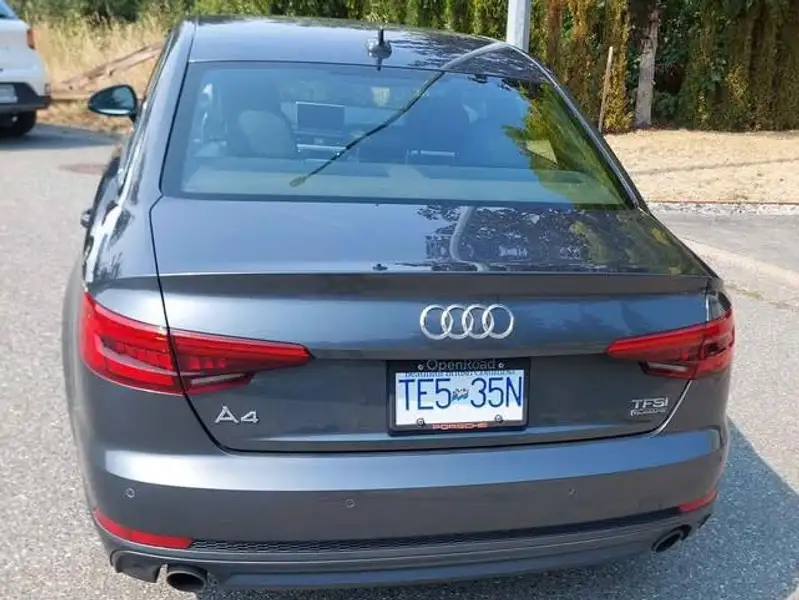 2017 Audi A4 Progressiv, šedá, 192 000 km, dovoz Kanada — foto 4 z 9