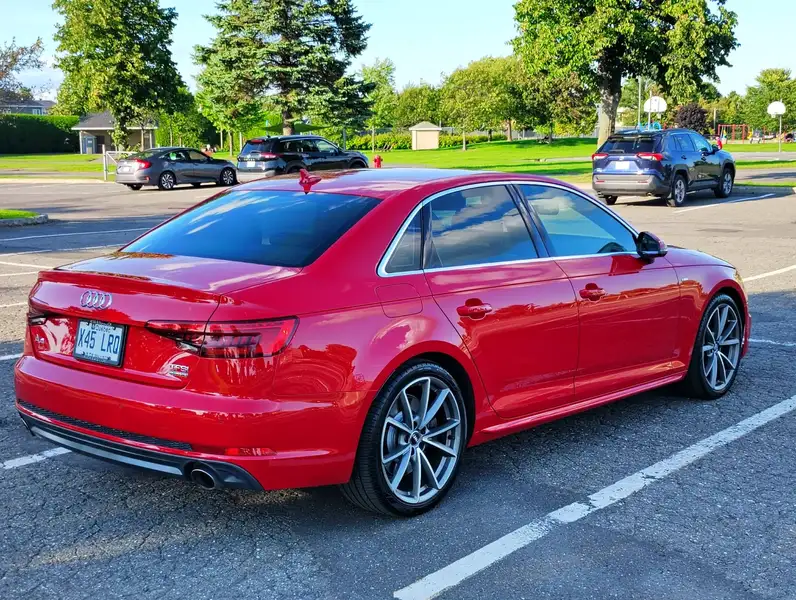 2017 Audi A4 Technik, ''S-Line'', červená, 145 890 km, dovoz Kanada — foto 4 z 12