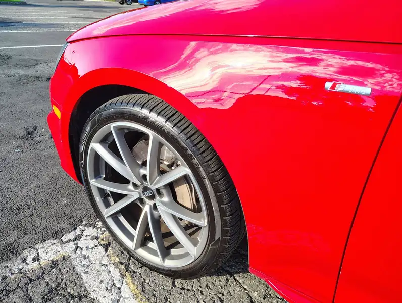 2017 Audi A4 Technik, ''S-Line'', červená, 145 890 km, dovoz Kanada — foto 9 z 12