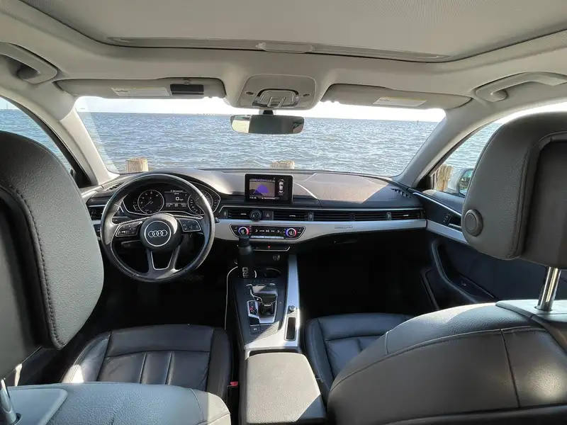 2018 Audi A4, stříbrná, 240 000 km, dovoz Kanada — foto 11 z 12