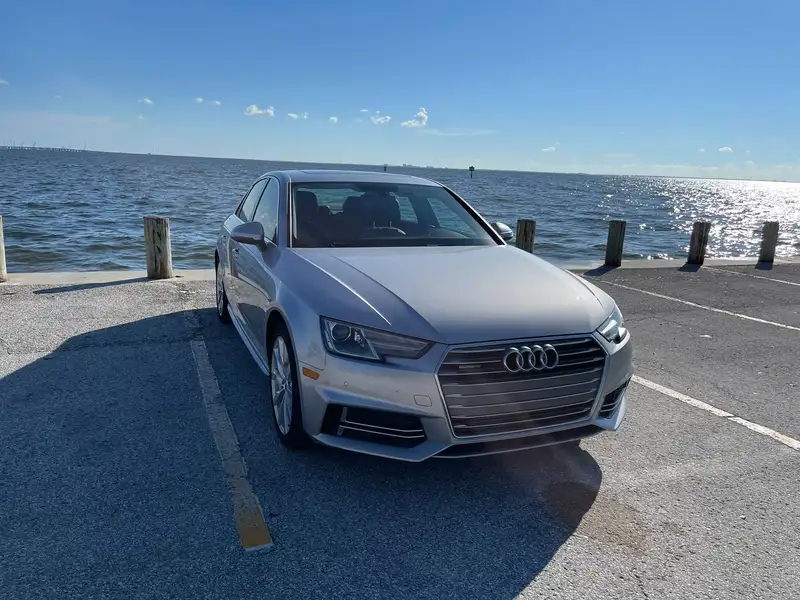 2018 Audi A4, stříbrná, 240 000 km, dovoz Kanada — foto 2 z 12