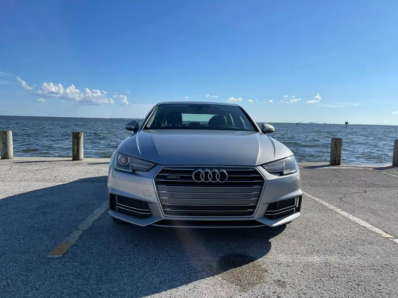 2018 Audi A4, stříbrná, 240 000 km, dovoz Kanada — foto 4 z 12
