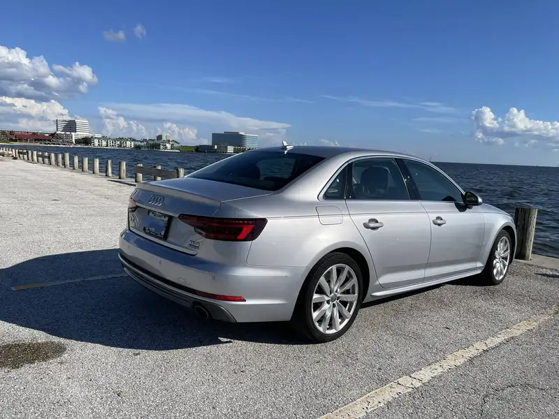 2018 Audi A4, stříbrná, 240 000 km, dovoz Kanada — foto 5 z 12