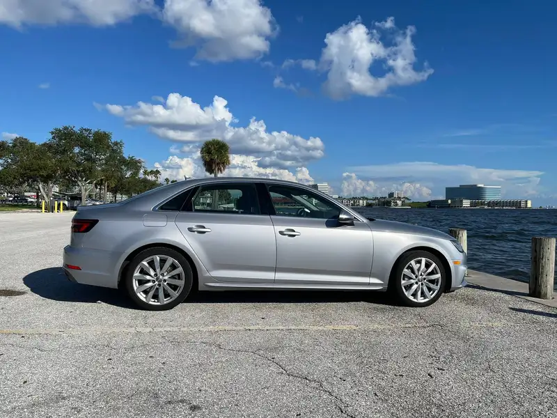 2018 Audi A4, stříbrná, 240 000 km, dovoz Kanada — foto 6 z 12
