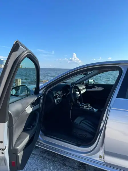 2018 Audi A4, stříbrná, 240 000 km, dovoz Kanada — foto 8 z 12