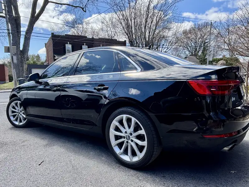 2017 Audi A4 Progressiv, černá, 105 000 km, dovoz Kanada — foto 2 z 8