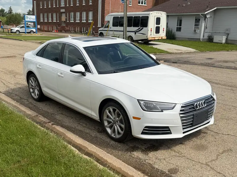 2017 Audi A4 Progressiv, bílá, 261 000 km, dovoz Kanada — foto 2 z 6