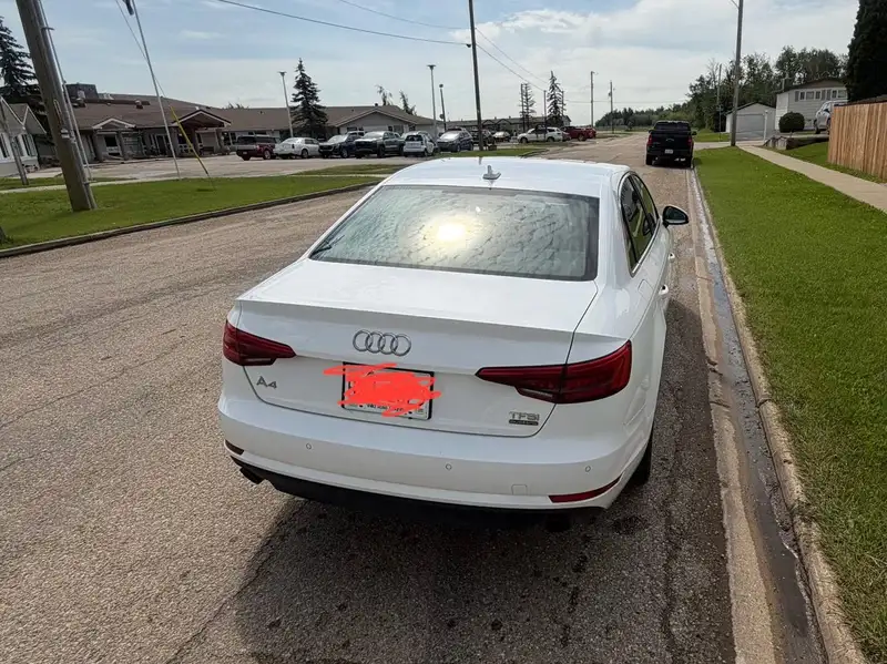 2017 Audi A4 Progressiv, bílá, 261 000 km, dovoz Kanada — foto 6 z 6