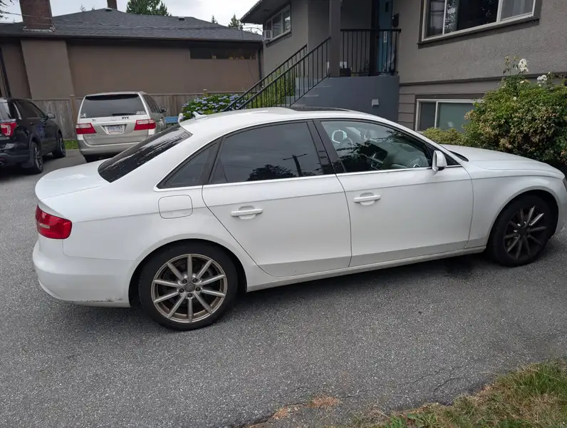 2014 Audi A4 Progressiv, bílá, 220 000 km, dovoz Kanada — foto 2 z 11