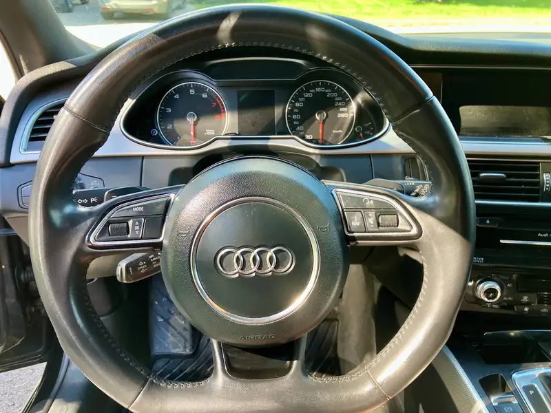 2014 Audi A4 Progressiv, černá, 182 000 km, dovoz Kanada — foto 7 z 12