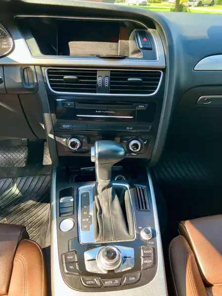 2014 Audi A4 Progressiv, černá, 182 000 km, dovoz Kanada — foto 8 z 12
