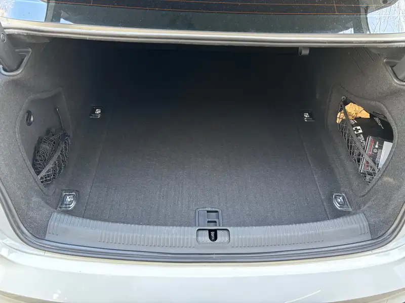 2020 Audi A4 Progressiv, bílá, 85 400 km, dovoz Kanada — foto 9 z 10