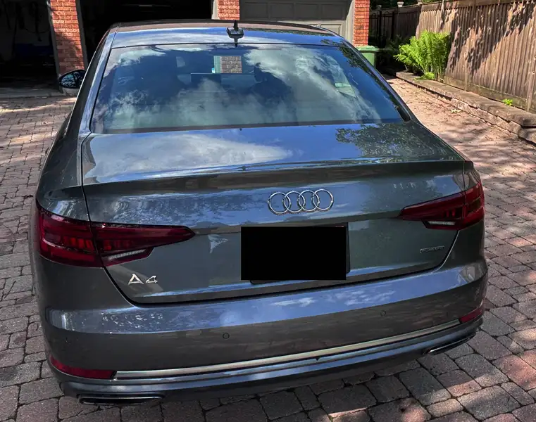 2019 Audi A4 Progressive, stříbrná, 96 000 km, dovoz Kanada — foto 2 z 12