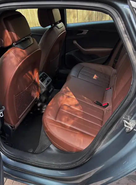 2019 Audi A4 Progressive, stříbrná, 96 000 km, dovoz Kanada — foto 9 z 12