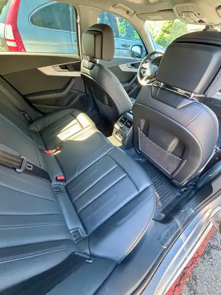 2018 Audi A4 Technik, stříbrná, 124 000 km, dovoz Kanada — foto 10 z 12