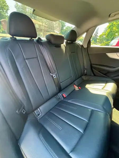 2018 Audi A4 Technik, stříbrná, 124 000 km, dovoz Kanada — foto 9 z 12