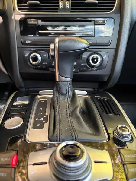 2016 Audi A4 Progressiv, modrá, 175 464 km, dovoz Kanada — foto 10 z 12