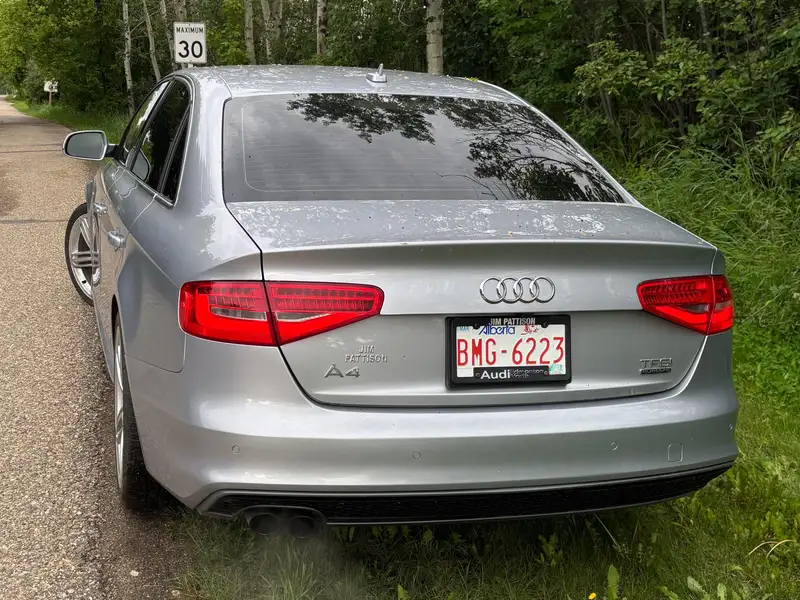2016 Audi A4 Progressiv plus, stříbrná, 179 000 km, dovoz Kanada — foto 4 z 8