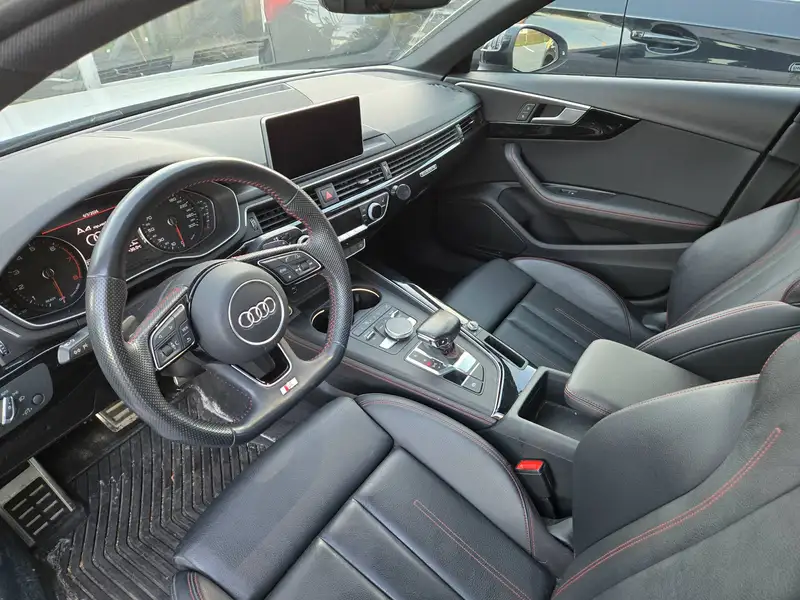 2019 Audi A4 Progressiv, bílá, 72 872 km, dovoz Kanada — foto 5 z 10