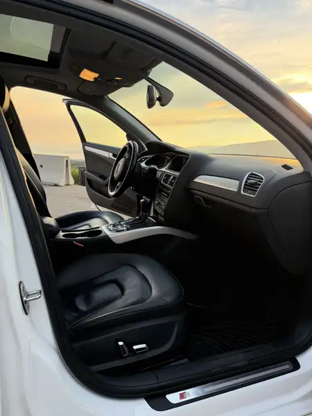 Audi A4 4dr Sdn Auto Progressiv plus quattro, 189 000 km, dovoz Kanada — foto 4 z 8