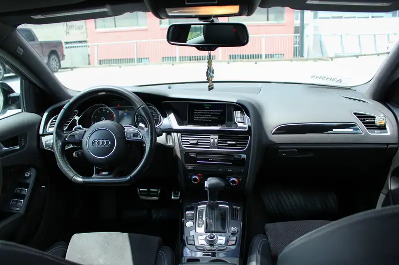 2016 Audi A4 Progressiv Plus, bílá, 142 000 km, dovoz Kanada — foto 5 z 8