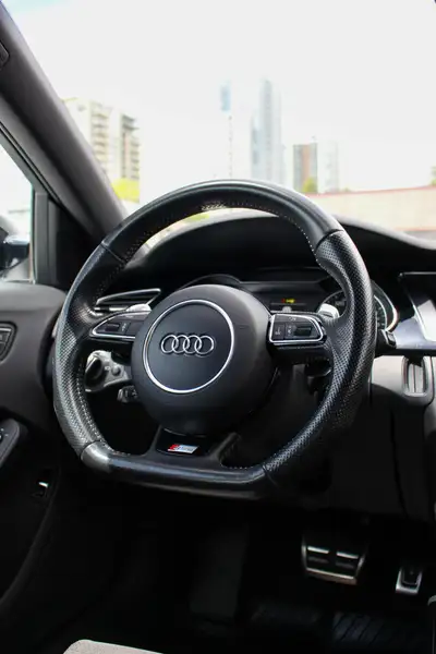 2016 Audi A4 Progressiv Plus, bílá, 142 000 km, dovoz Kanada — foto 6 z 8