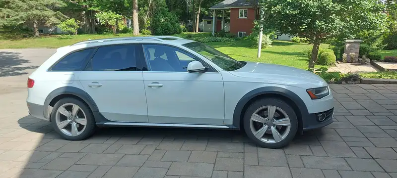 2013 Audi A4 Premium Plus, bílá, 121 000 km, dovoz Kanada — foto 3 z 5