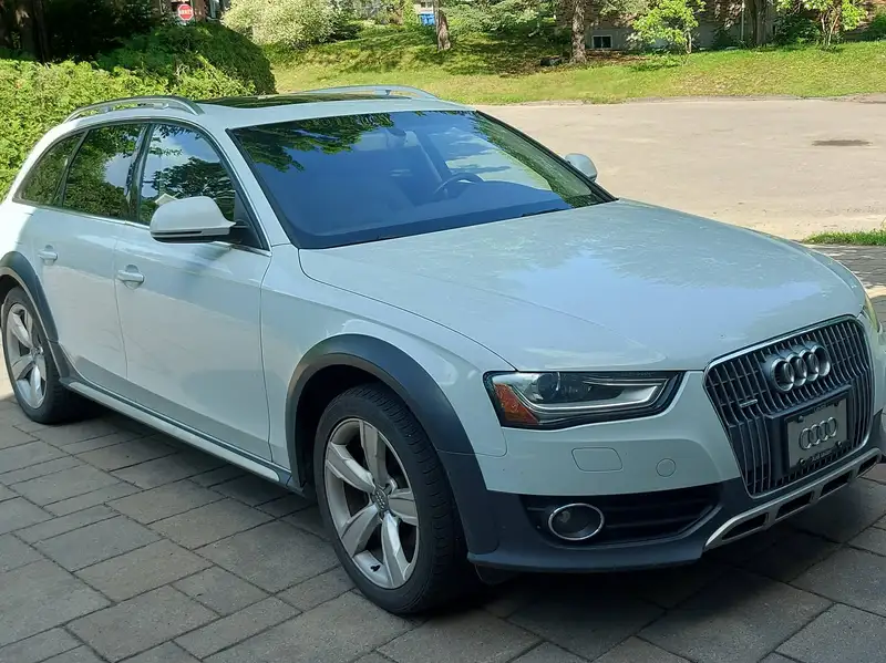 2013 Audi A4 Premium Plus, bílá, 121 000 km, dovoz Kanada — foto 4 z 5