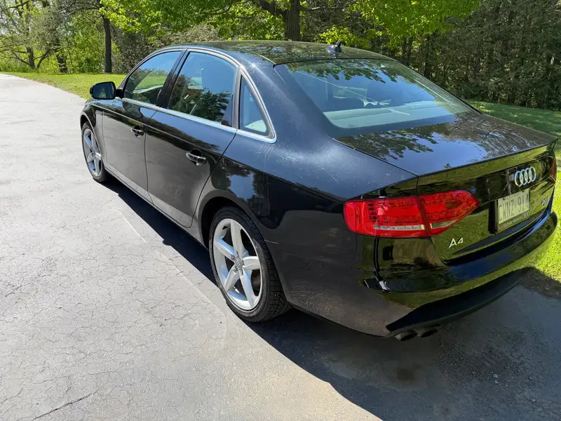 2012 Audi A4 Premium, černá, 114 000 km, dovoz Kanada — foto 2 z 9