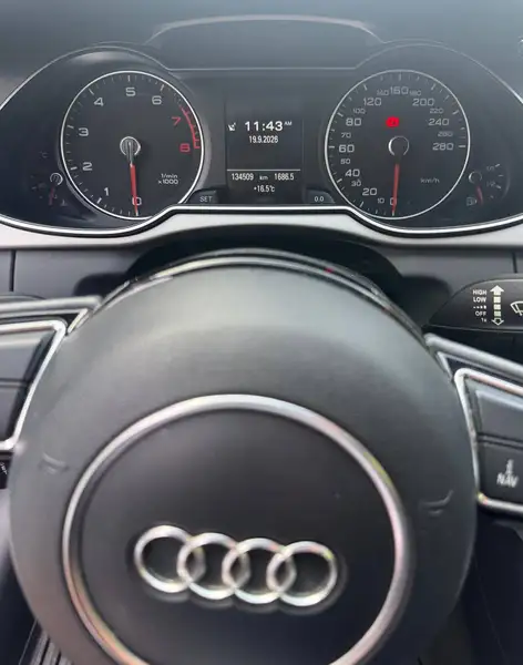 2014 Audi A4 Progressiv, černá, 134 500 km, dovoz Kanada — foto 4 z 7
