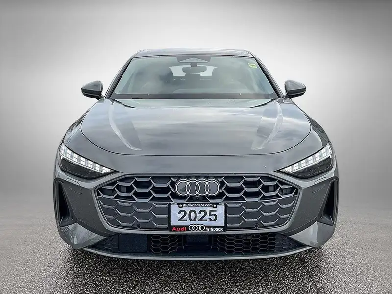 2025 Audi A5 Progressiv, šedá, 1 563 km, dovoz Kanada — foto 2 z 12