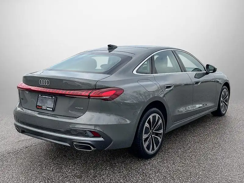 2025 Audi A5 Progressiv, šedá, 1 563 km, dovoz Kanada — foto 5 z 12