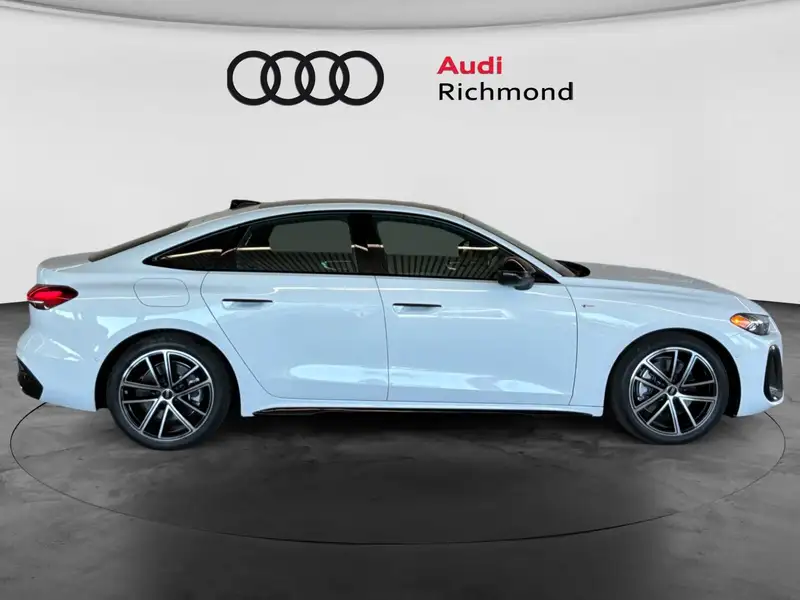 2026 Audi A5 Progressiv, bílá, 90 km, dovoz Kanada — foto 4 z 12