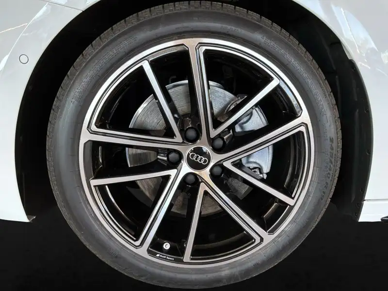 2026 Audi A5 Progressiv, bílá, 90 km, dovoz Kanada — foto 9 z 12