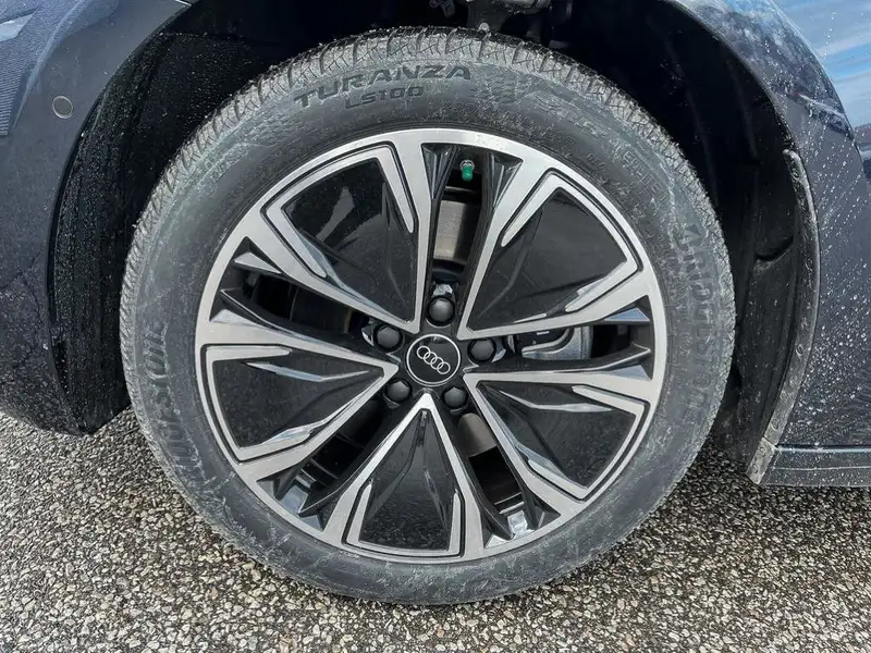 2025 Audi A5 Progressiv, modrá, 23 km, dovoz Kanada — foto 10 z 12