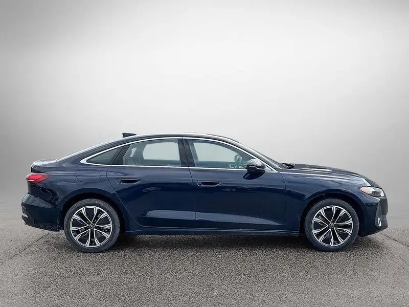 2025 Audi A5 Progressiv, modrá, 23 km, dovoz Kanada — foto 4 z 12