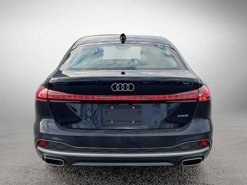 2025 Audi A5 Progressiv, modrá, 23 km, dovoz Kanada — foto 6 z 12